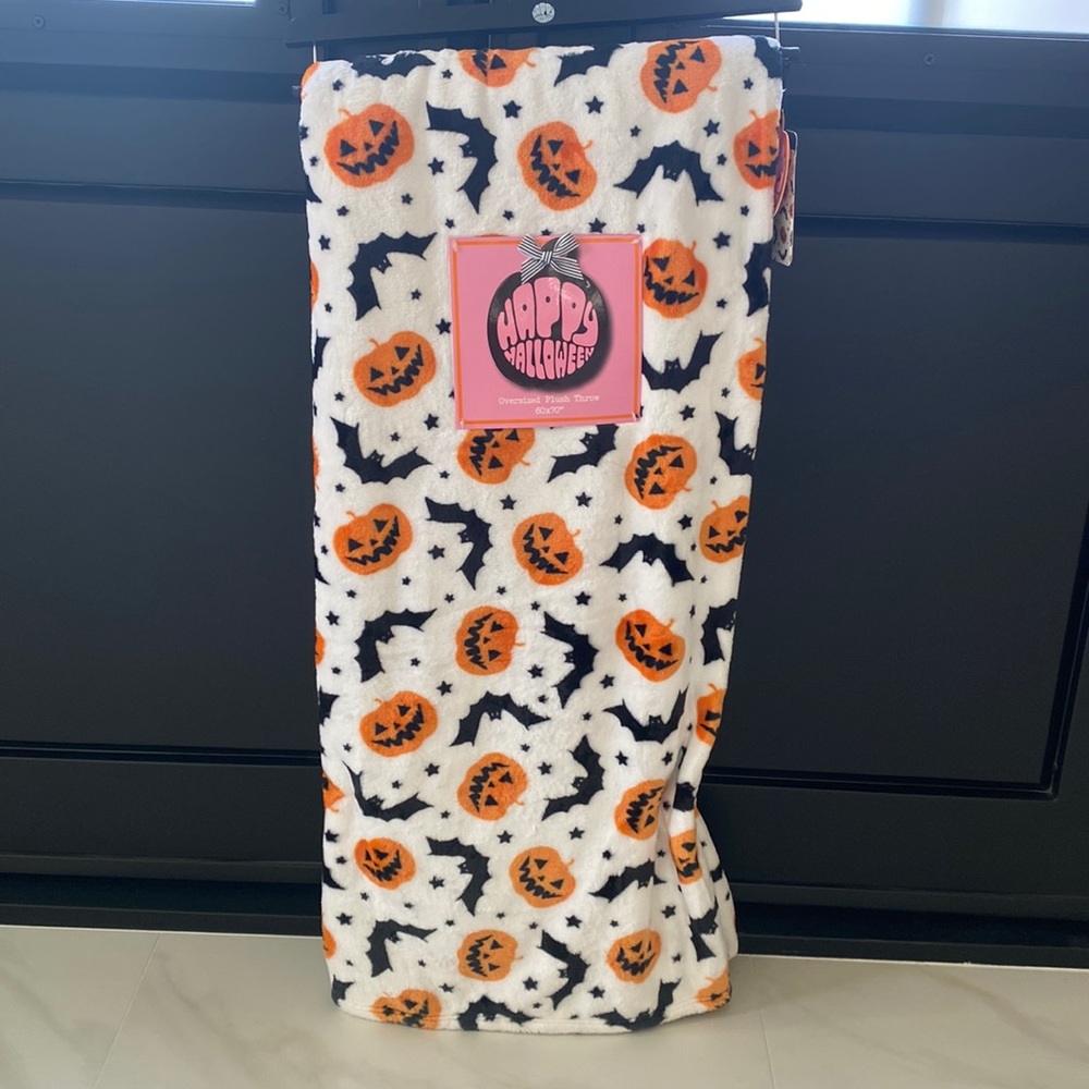 Halloween oversized plush throw blanket